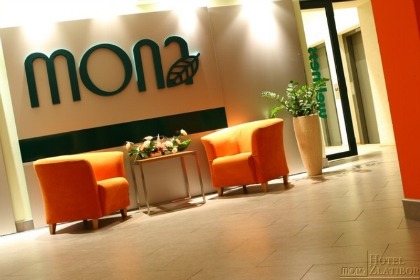 Hotel Mona